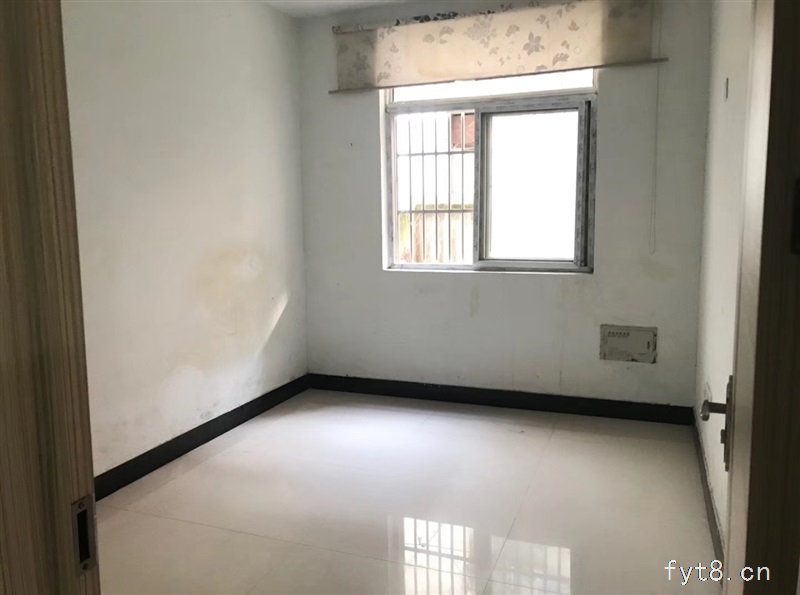 一楼带独立院,大常庄4室2厅1卫48万元,分证满5年